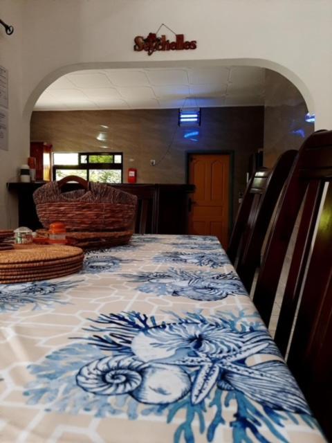 La Source Self Catering Hotel La Digue Kültér fotó